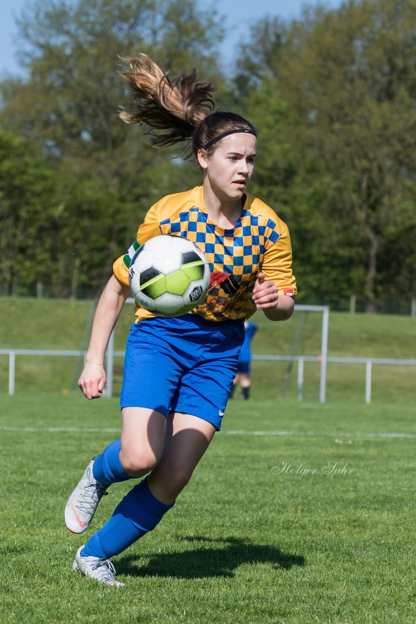 Bild 72 - B-Juniorinnen Bramstedter TS - SSV Hennstedt : Ergebnis: 3:7